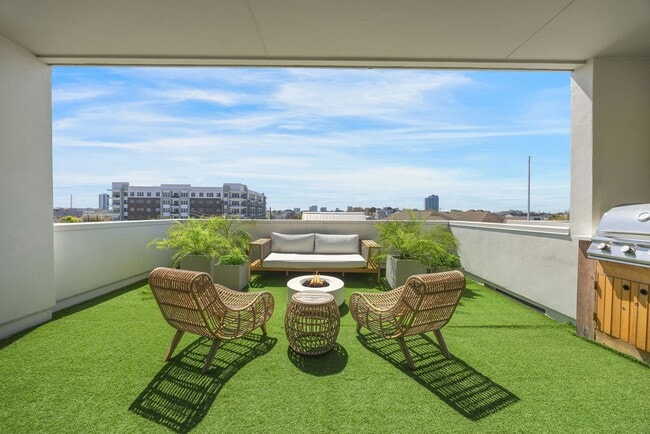 property at 306 W Pierce St