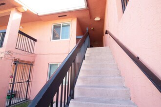 2020 NW 119th St in Miami, FL - Foto de edificio - Building Photo
