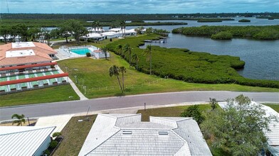 1009 Bay Tree Rd in Bradenton, FL - Foto de edificio - Building Photo