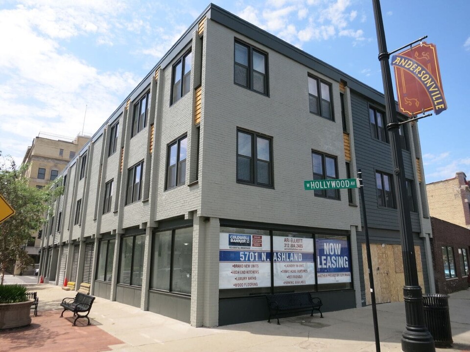 1554 W Hollywood Ave in Chicago, IL - Building Photo