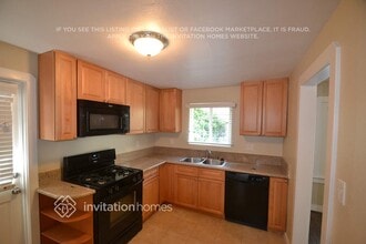 10018 Silverton Ave in Los Angeles, CA - Foto de edificio - Building Photo