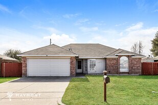 404 Ridge Dr in Everman, TX - Building Photo