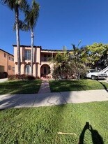 6089 Cashio St in Los Angeles, CA - Building Photo
