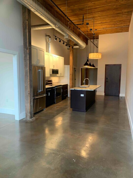 177 Baileys Branch Rd in Marshall, NC - Building Photo