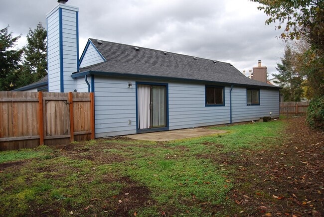 914 Charles St in Newberg, OR - Building Photo - Building Photo