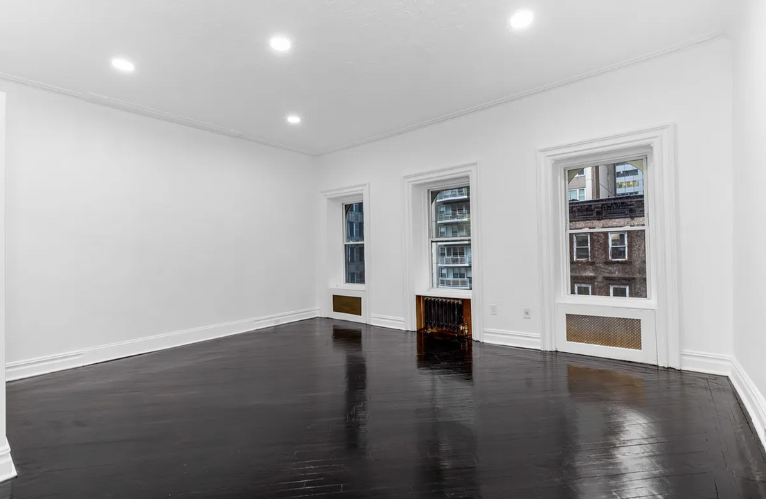 117 E 60th St, Unit 3 in New York, NY - Building Photo