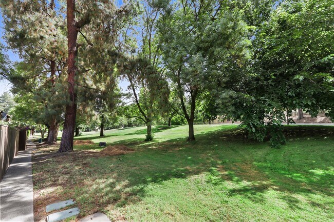 412 Alvarado Ave in Davis, CA - Building Photo - Building Photo