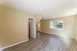 911 Paul St W in McHenry, IL - Building Photo - Building Photo