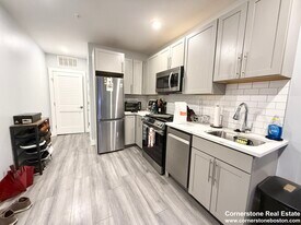 40 B St, Unit 2F in Boston, MA - Building Photo