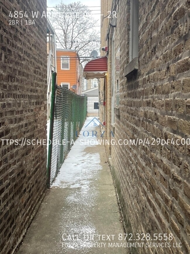 4854 W Armitage Ave in Chicago, IL - Building Photo - Building Photo