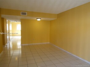 950 SW 104th Ct in Miami, FL - Building Photo - Building Photo