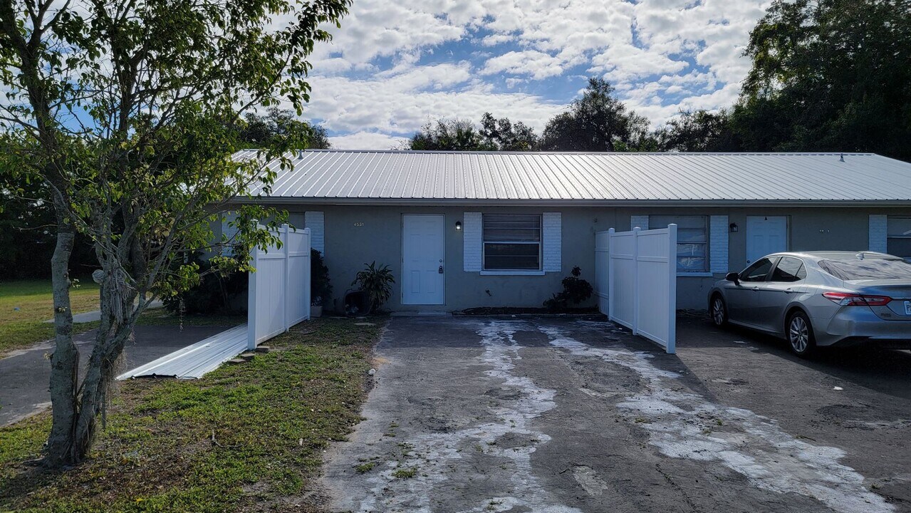 4531 67th St W in Bradenton, FL - Building Photo