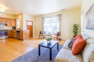 3243 Lakemont Dr, Unit 3243 Lakemont DR in Eugene, OR - Building Photo - Building Photo