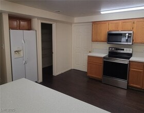 6761 Holmby Ave in Las Vegas, NV - Building Photo - Building Photo