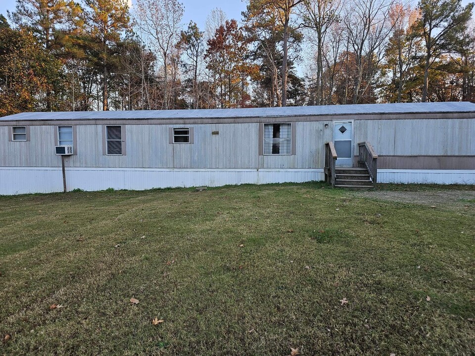 216 Mozingo Rd in Warsaw, VA - Building Photo