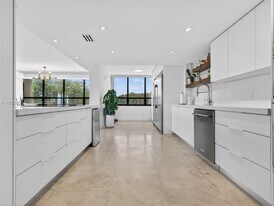 11113 Biscayne Blvd in Miami, FL - Building Photo