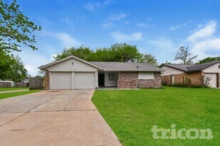 13154 Winding Wood Dr in Houston, TX - Building Photo