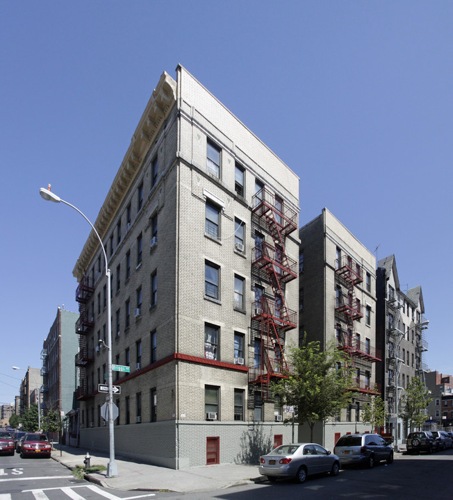 2821 Briggs Ave in Bronx, NY - Building Photo