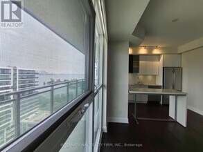 33 Shore Breeze Dr in Toronto, ON - Building Photo - Building Photo