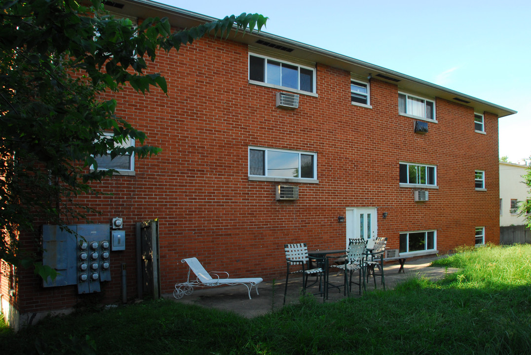 47 West Apartments in Kansas City, KS - Building Photo