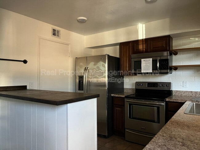 6565 N 19th Ave in Phoenix, AZ - Building Photo - Building Photo