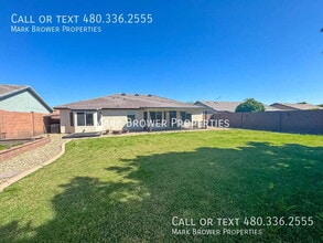 566 S Esmeralda in Mesa, AZ - Building Photo - Building Photo