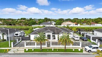 19302 SW 132nd Path in Quail Heights, FL - Building Photo
