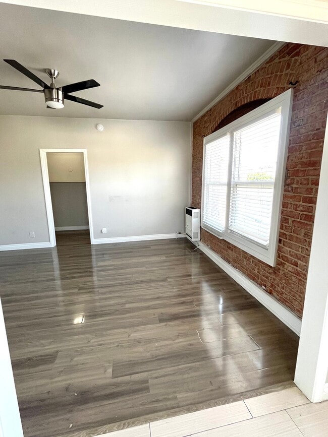 250 S Kenmore Ave, Unit 408