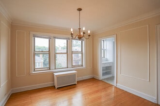 7445 N Claremont Ave, Unit #3E in Chicago, IL - Building Photo - Building Photo