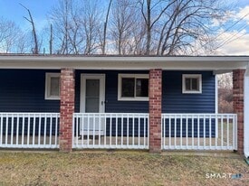 2144 Waterbury Rd in Cheshire, CT - Building Photo