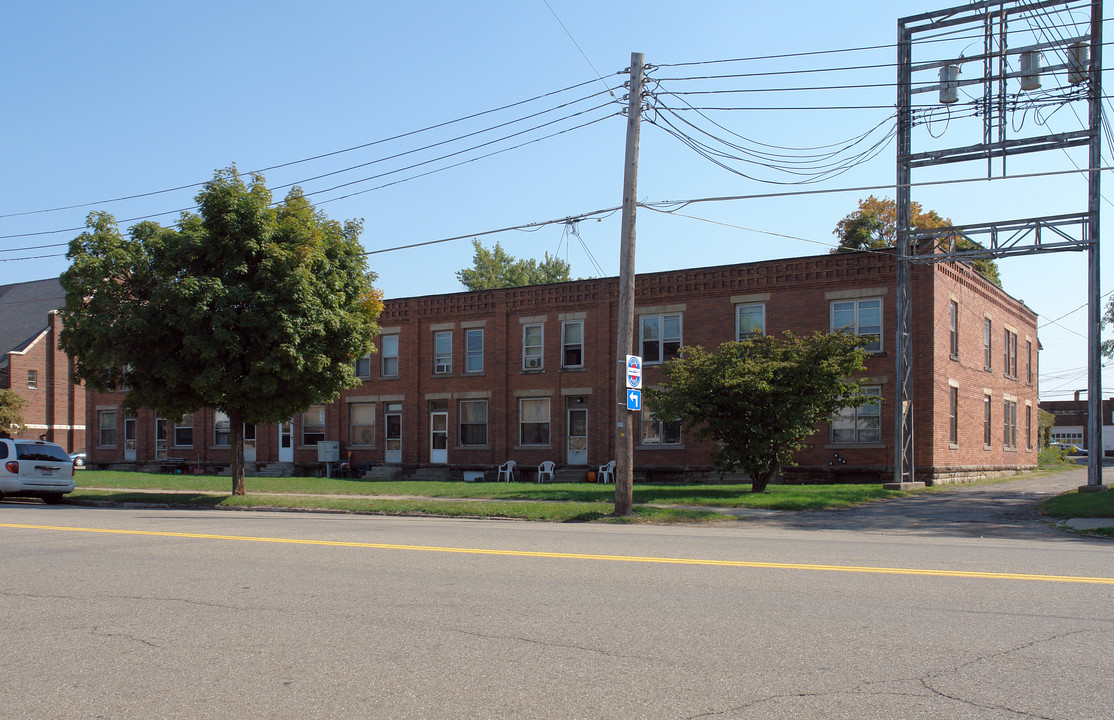 41-47 Tremont Ave SE in Massillon, OH - Building Photo