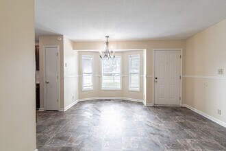 308 Alan Ct in Oak Grove, KY - Building Photo - Building Photo