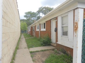 11371 E 7 Mile Rd in Detroit, MI - Building Photo - Building Photo