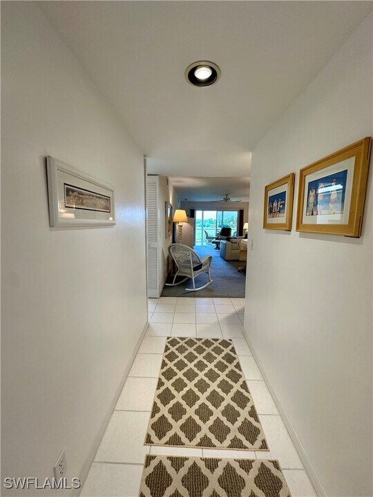 320 Horse Creek Dr in Naples, FL - Building Photo