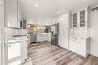 32023 Wallington Ct in Westlake Village, CA - Foto de edificio - Building Photo