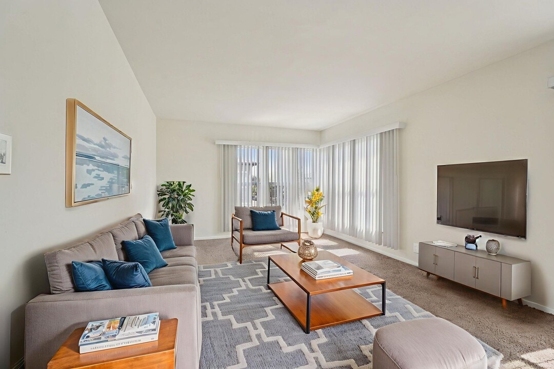 Crenshaw Terrace in Los Angeles, CA - Building Photo