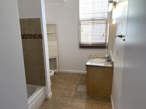 2445 Telegraph Ave, Unit Apt. 204 in Oakland, CA - Building Photo - Building Photo