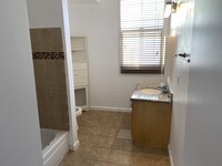 2445 Telegraph Ave, Unit Apt. 204 in Oakland, CA - Foto de edificio - Building Photo