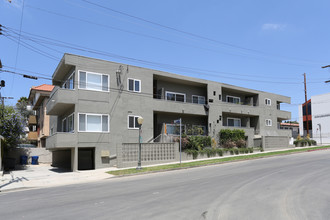 10751 Holman Ave in Los Angeles, CA - Building Photo - Primary Photo