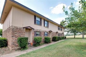 404 Amber Ln in Crowley, TX - Building Photo - Building Photo