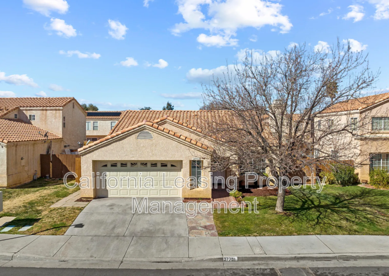 37701 Cardiff St in Palmdale, CA - Building Photo