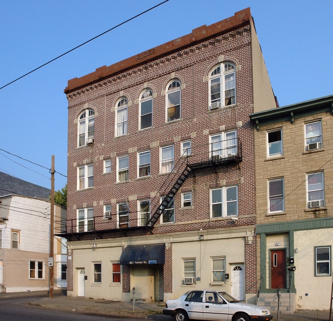 619-623 W Turner St in Allentown, PA - Foto de edificio - Building Photo