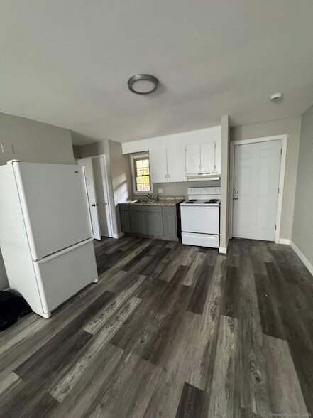 240 Oak St, Unit 7 in Bridgeport, CT - Building Photo - Building Photo