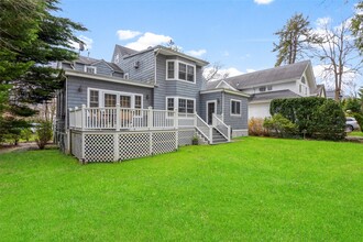 75 Fernwood Rd in Larchmont, NY - Building Photo - Building Photo