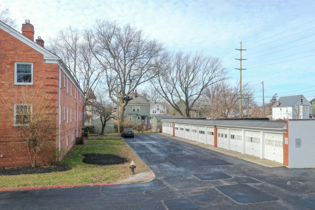 Elbur Avenue Apartments in Lakewood, OH