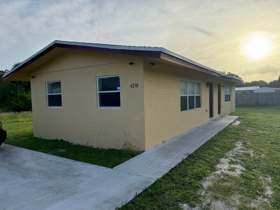 4250 25th Ave in Vero Beach, FL - Building Photo
