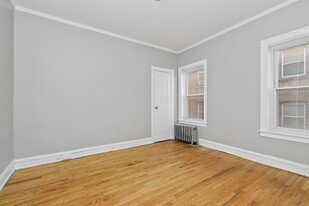 8139-8145 S Maryland Ave in Chicago, IL - Building Photo - Interior Photo