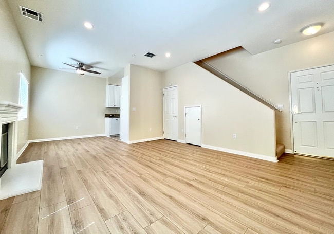 22651 Del Valle St in Los Angeles, CA - Building Photo - Building Photo