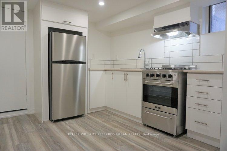 1825 Davenport Rd in Toronto, ON - Building Photo