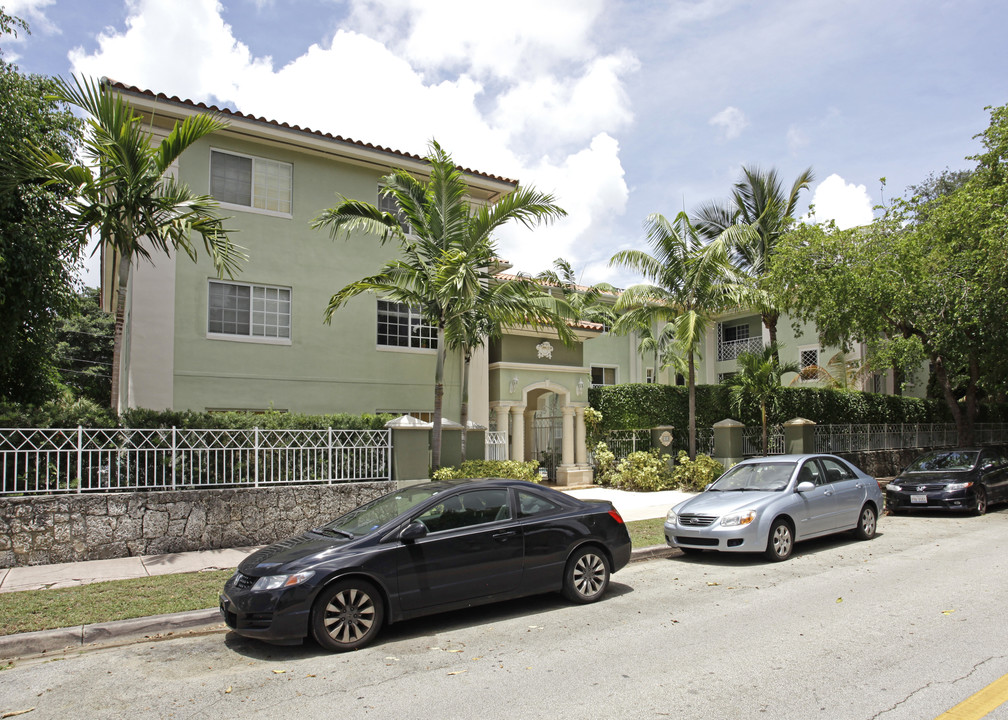 Sabrian Apartments in Coral Gables, FL - Building Photo